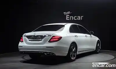 Mercedes-Benz E-Class 2018 2.0 Автомат в Москве № 160352, миниатюра 2
