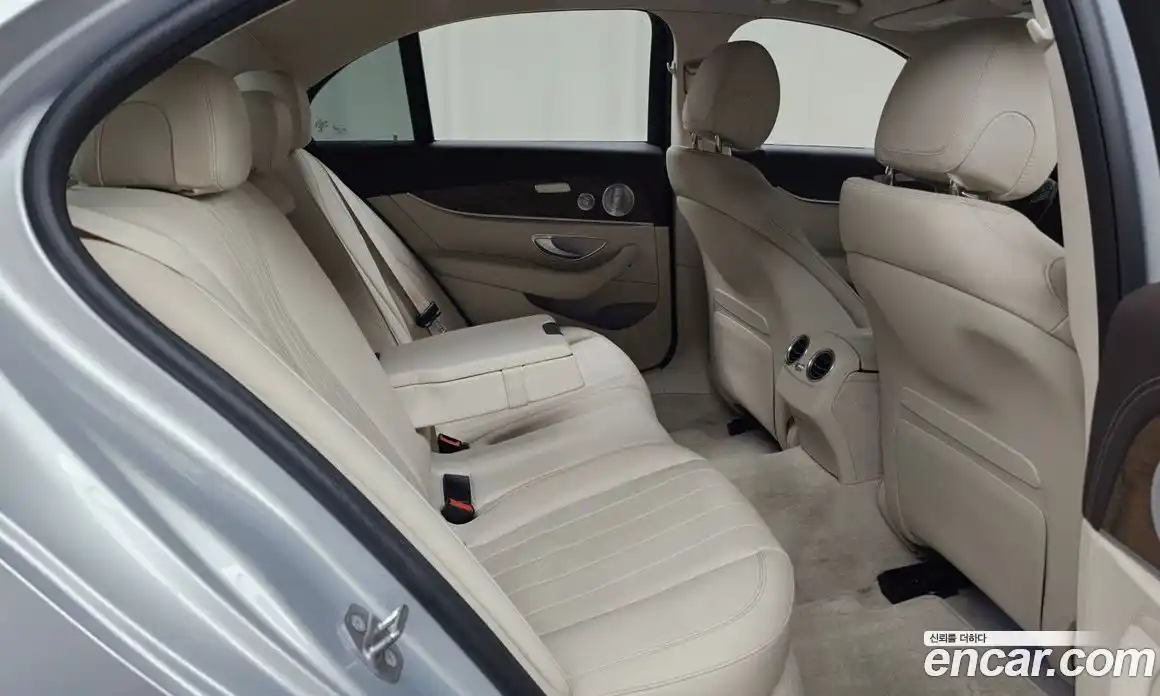 Mercedes-Benz E-Class 2018 2.0 Автомат в Москве № 160649, фото 12