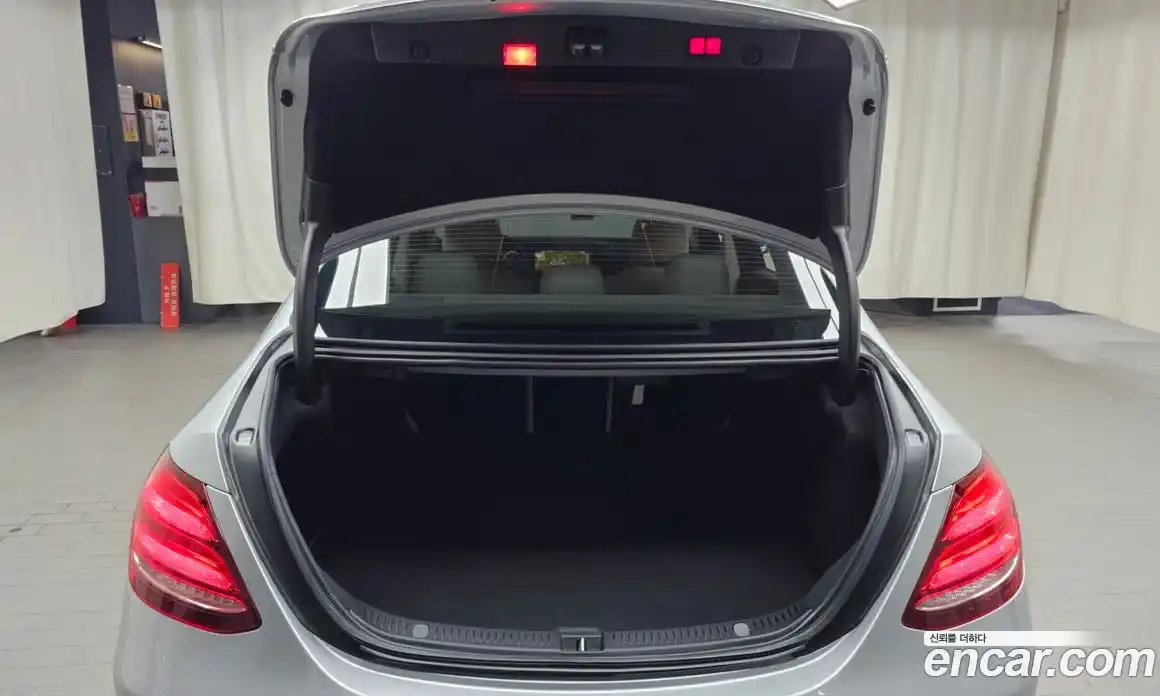 Mercedes-Benz E-Class 2018 2.0 Автомат в Москве № 160649, фото 20