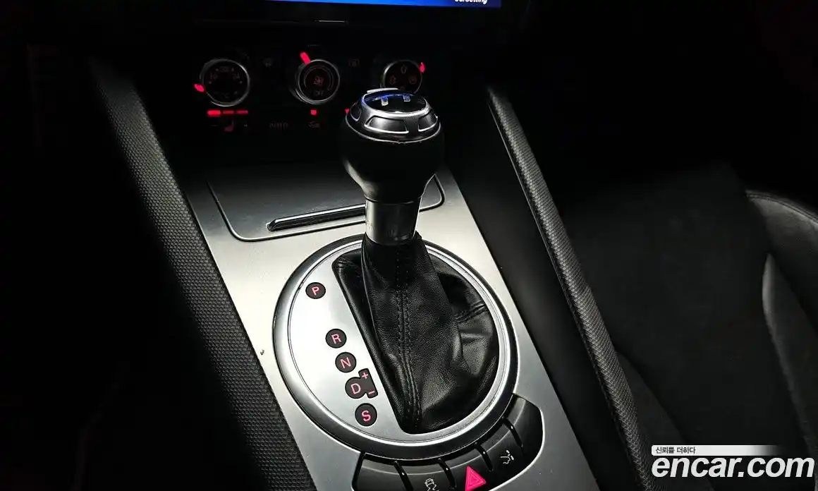 Audi TT 2012 2.0 Автомат в Москве № 160811, фото 9