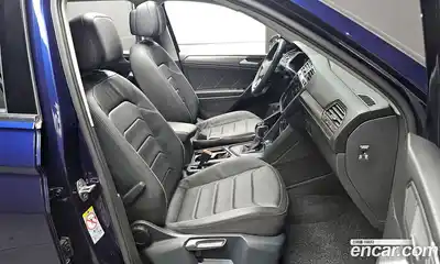 Volkswagen Tiguan 2023 2.0 Автомат в Москве № 168403, миниатюра 4