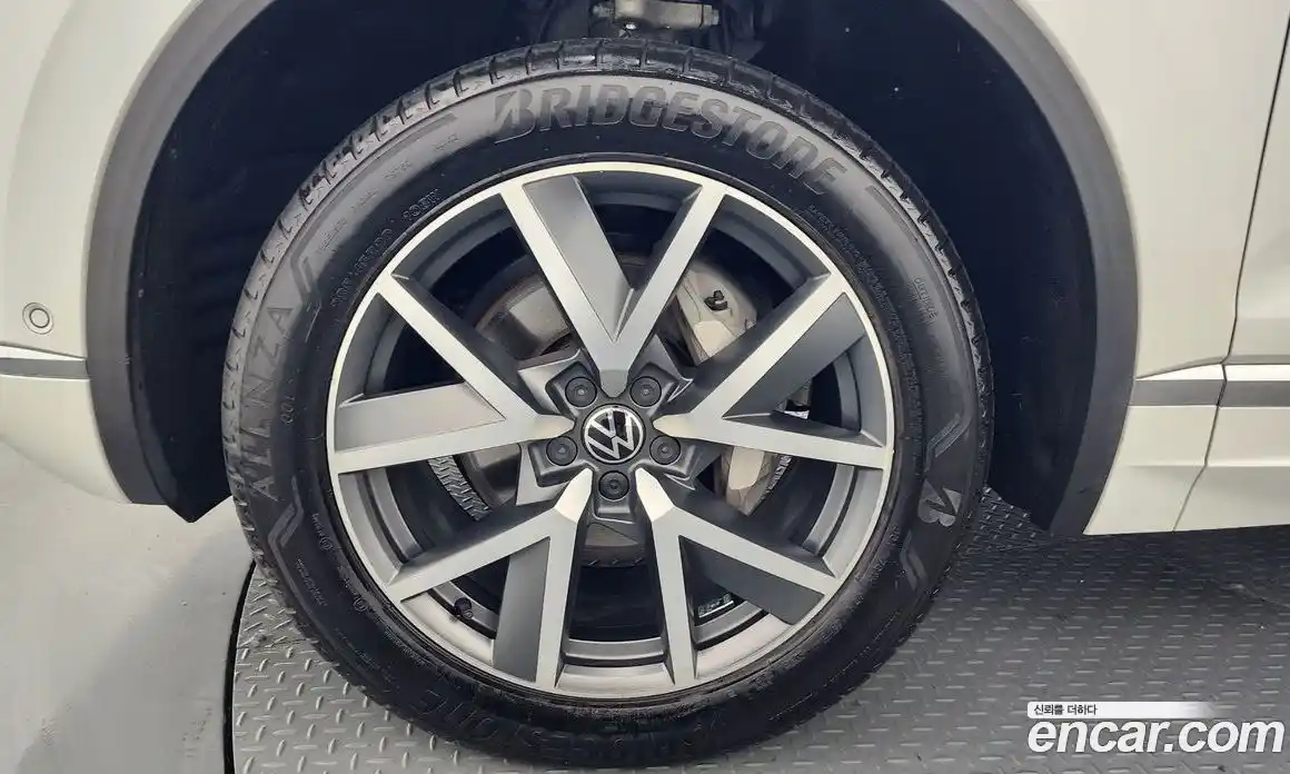 Volkswagen Touareg 2023 3.0 Автомат в Москве № 168593, фото 10