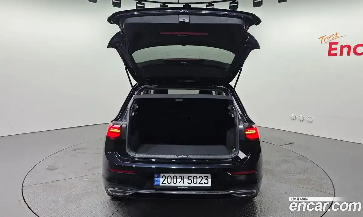 Volkswagen Golf 2023 2.0 Автомат в Москве № 168599, фото 11