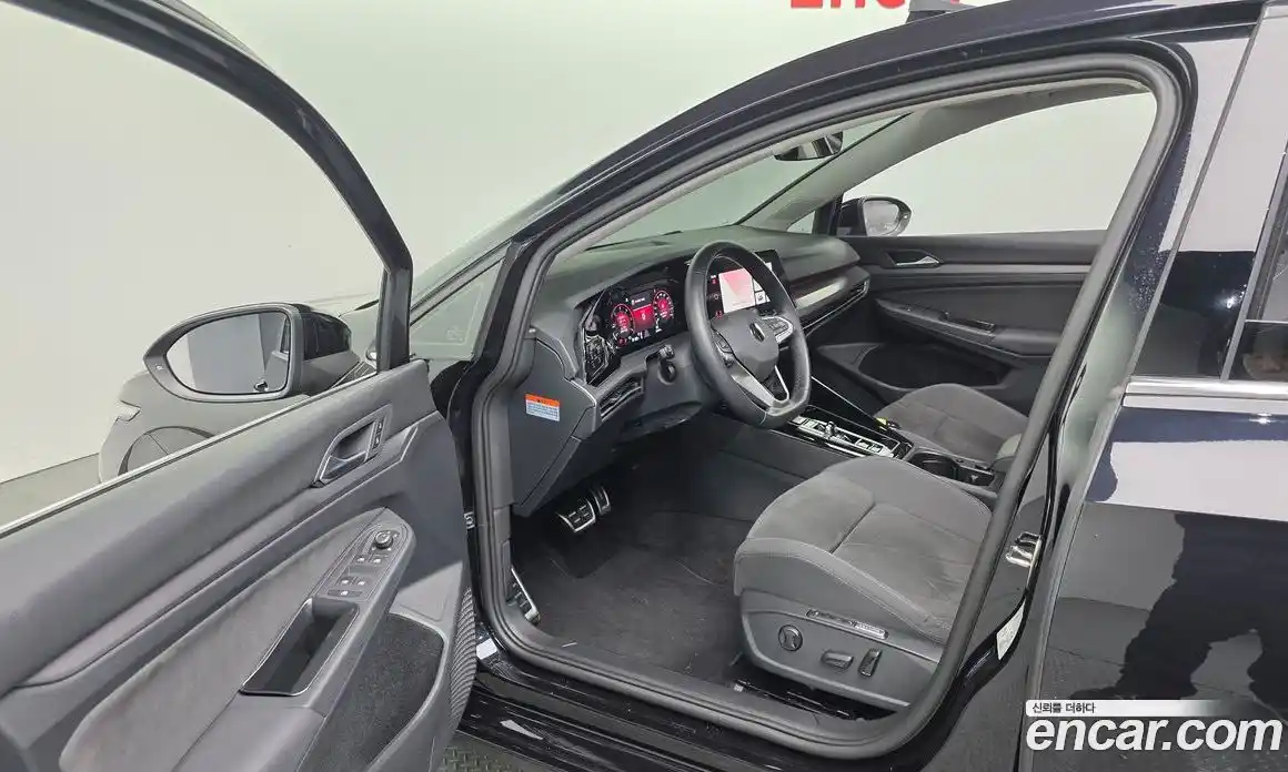 Volkswagen Golf 2023 2.0 Автомат в Москве № 168599, фото 5