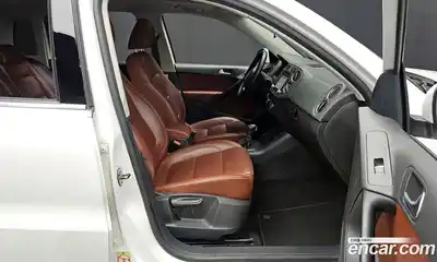 Volkswagen Tiguan 2011 2.0 Автомат в Москве № 173051, миниатюра 11