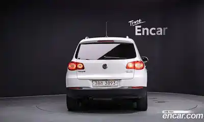 Volkswagen Tiguan 2011 2.0 Автомат в Москве № 173051, миниатюра 4