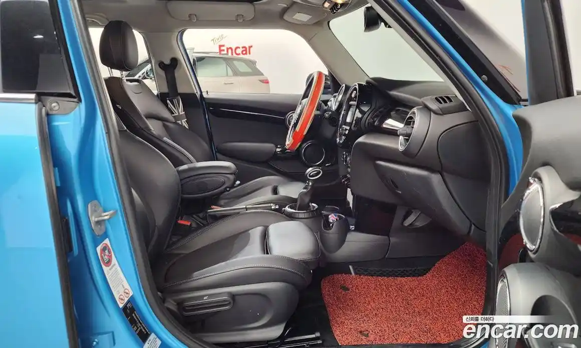 Mini Cooper 2015 1.5 Автомат в Москве № 174468, фото 13