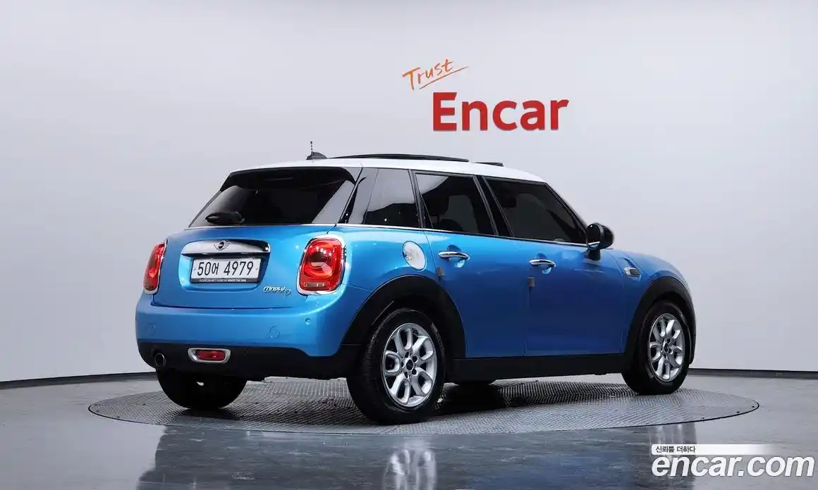 Mini Cooper 2015 1.5 Автомат в Москве № 174468, фото 16