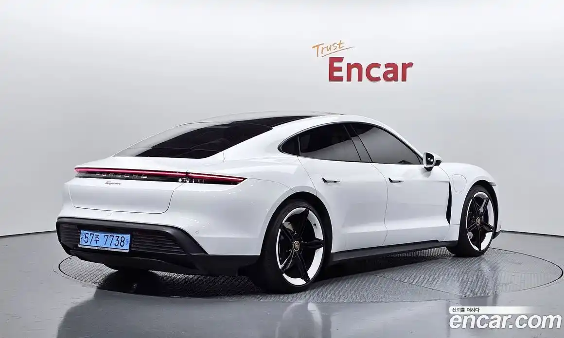 Porsche Taycan 2023 0.1 Автомат в Москве № 197257, фото 4