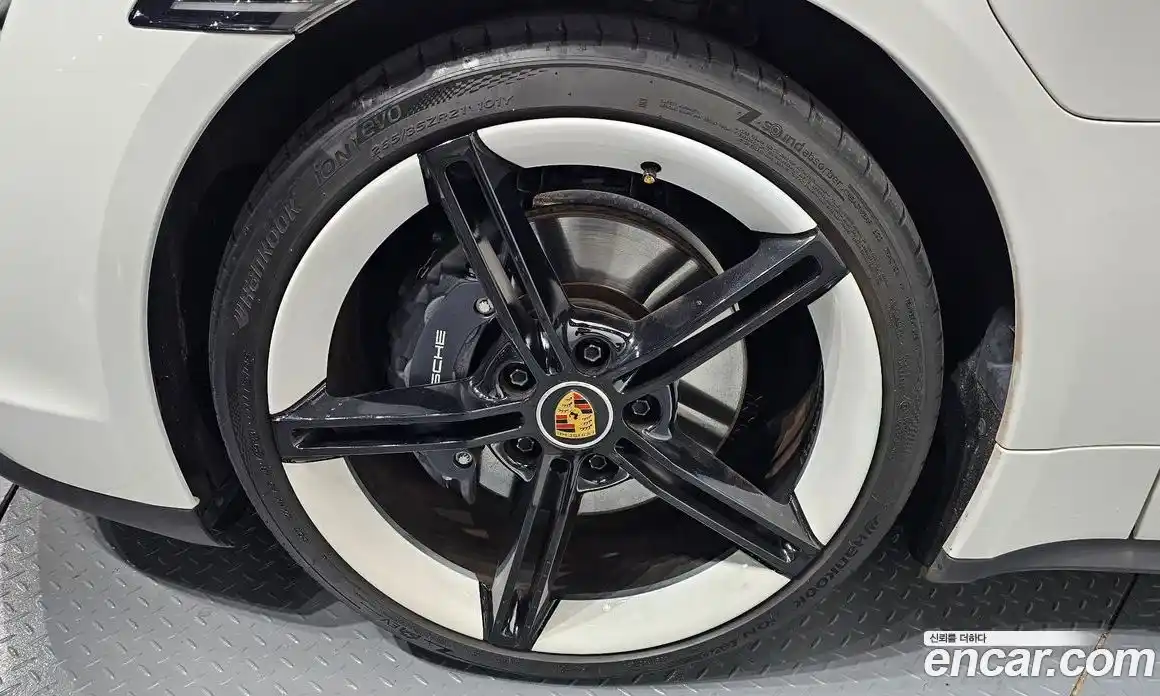 Porsche Taycan 2023 0.1 Автомат в Москве № 197257, фото 6