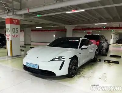 Porsche Taycan, 2022