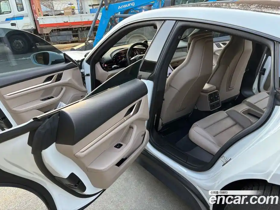 Porsche Taycan 2022 1.0 Автомат в Москве № 197928, фото 12