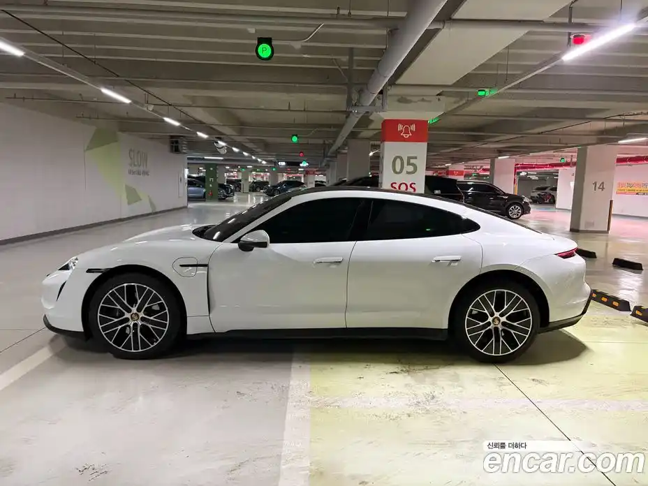 Porsche Taycan 2022 1.0 Автомат в Москве № 197928, фото 9