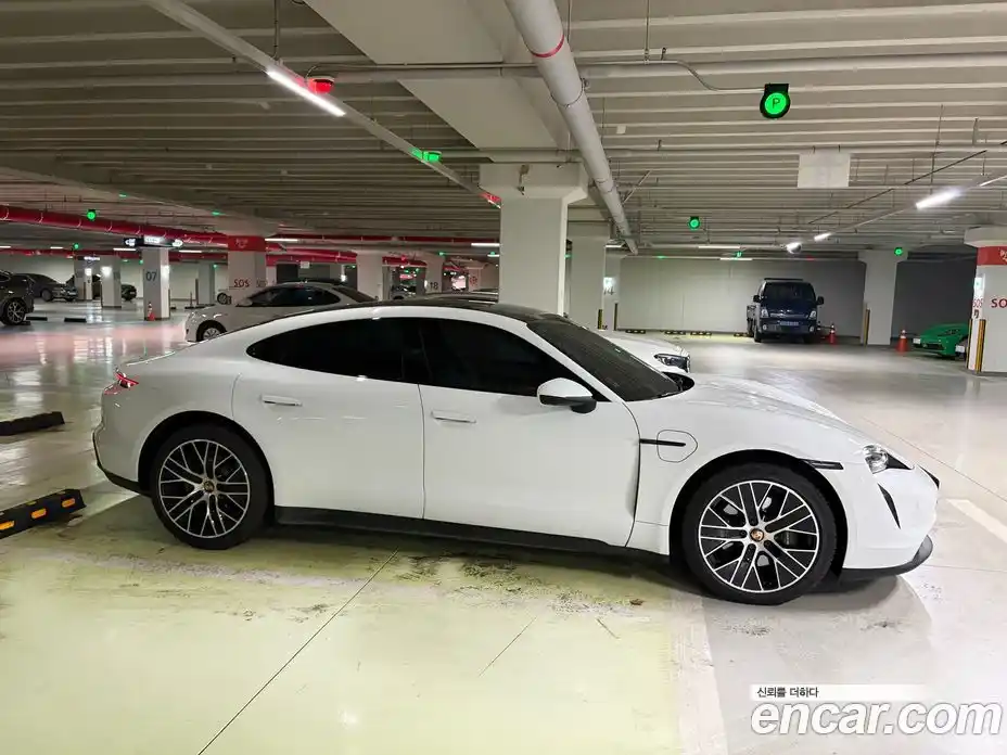 Porsche Taycan 2022 1.0 Автомат в Москве № 197928, фото 10