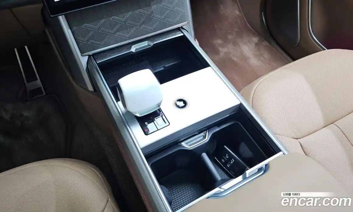 Land Rover Range-Rover 2025 4.4 Автомат в Москве № 198092, фото 17