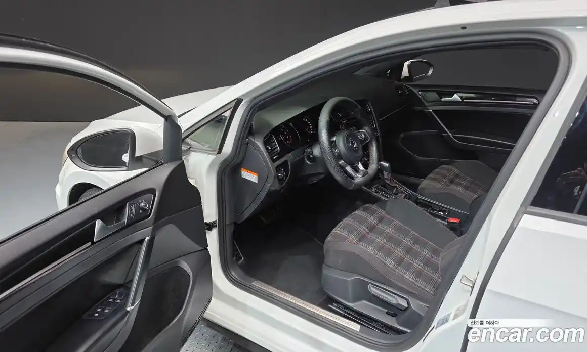 Volkswagen Golf 2016 2.0 Автомат в Москве № 199179, фото 9