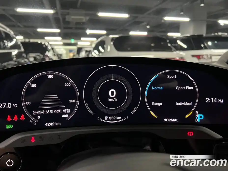 Porsche Taycan 2023 0.1 Автомат в Москве № 208188, фото 6