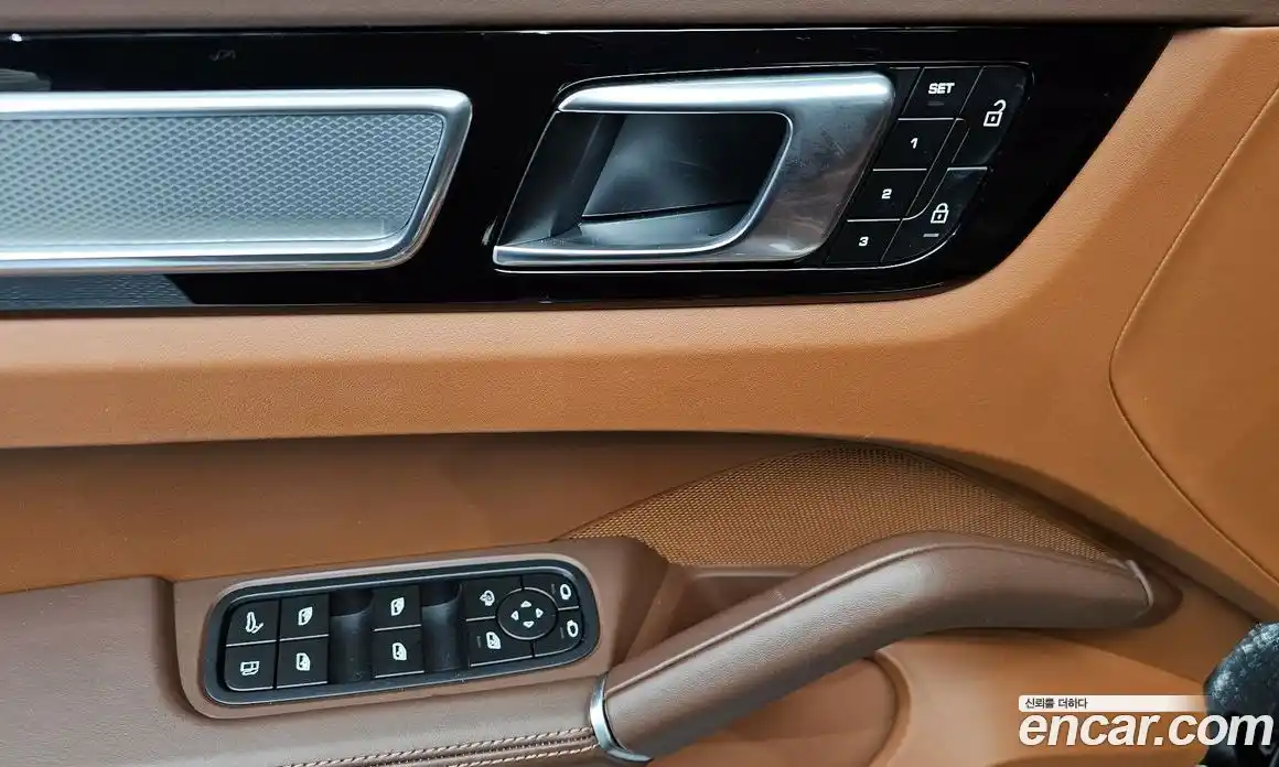 Porsche Cayenne 2023 3.0 Автомат в Москве № 213126, фото 19