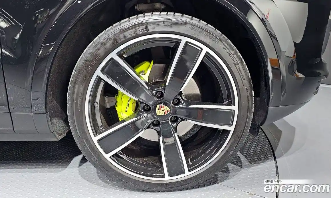 Porsche Cayenne 2023 3.0 Автомат в Москве № 213126, фото 4