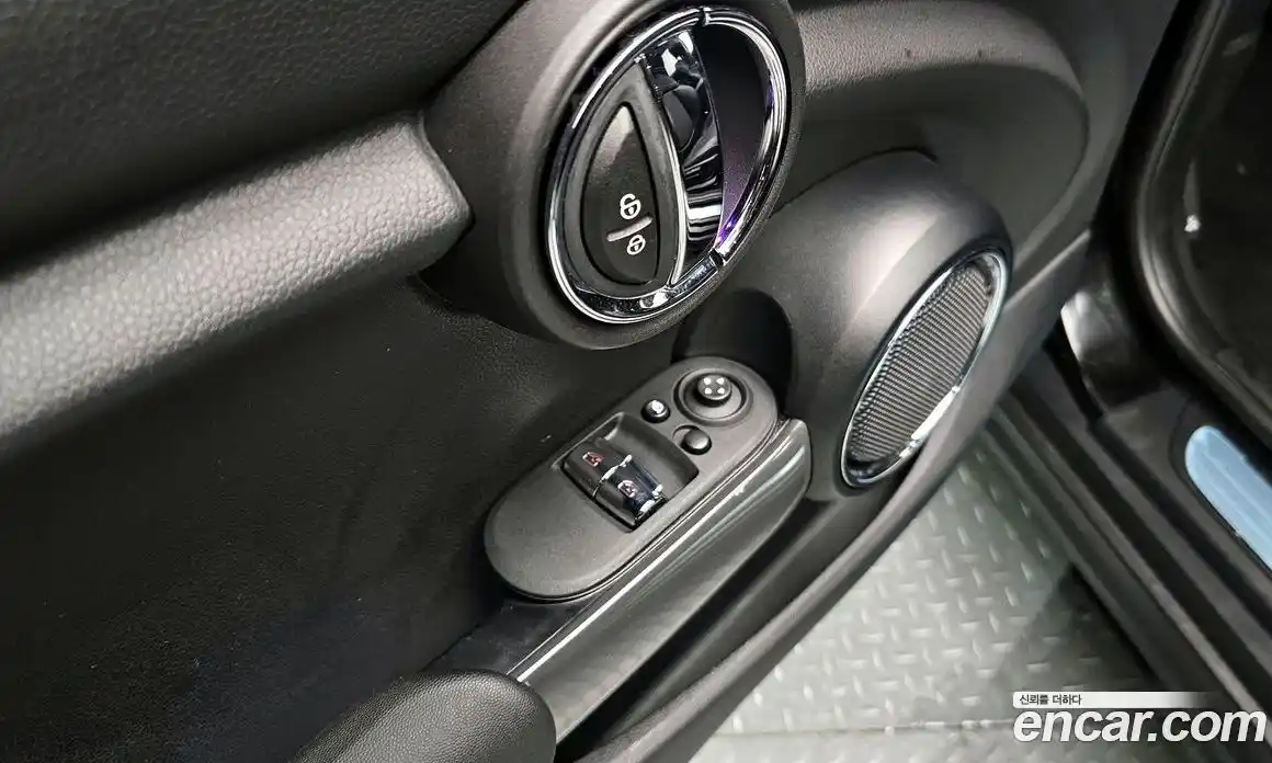 Mini Cooper 2021 1.5 Автомат в Москве № 214153, фото 12