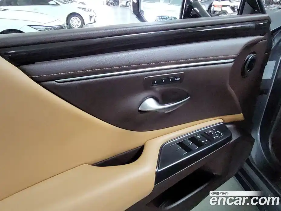 Lexus ES 2019 2.5 Автомат в Москве № 214832, фото 13