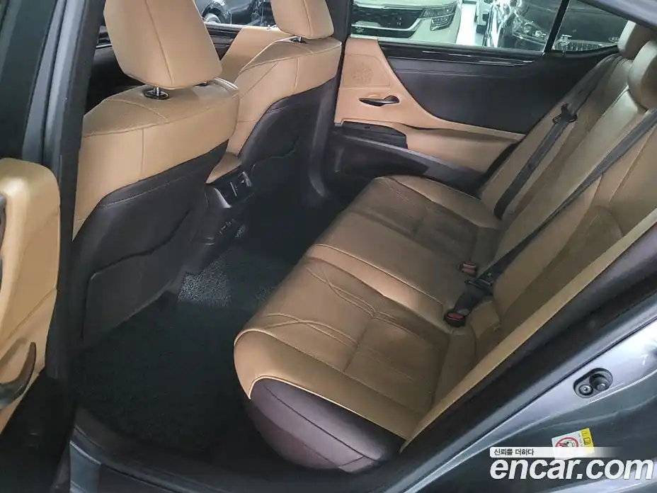 Lexus ES 2019 2.5 Автомат в Москве № 214832, фото 14