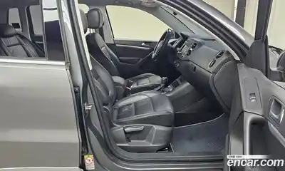 Volkswagen Tiguan 2013 2.0 Автомат в Москве № 215238, миниатюра 4