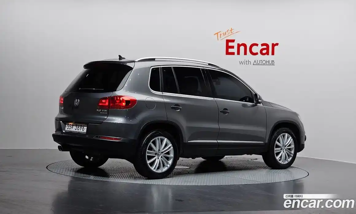 Volkswagen Tiguan 2013 2.0 Автомат в Москве № 215238, фото 5