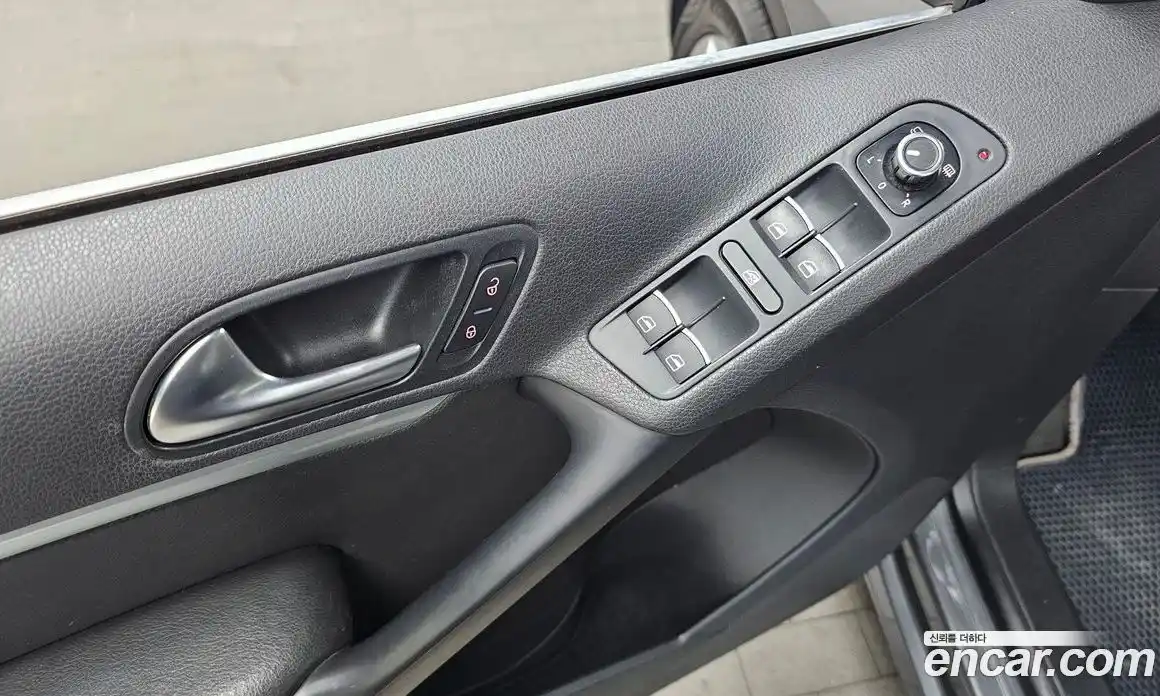 Volkswagen Tiguan 2013 2.0 Автомат в Москве № 215238, фото 6