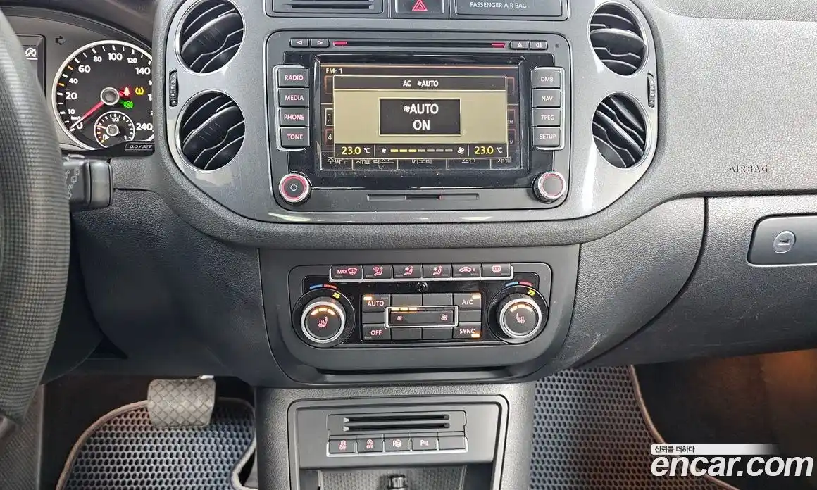 Volkswagen Tiguan 2013 2.0 Автомат в Москве № 215238, фото 8