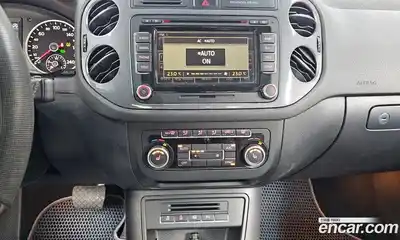 Volkswagen Tiguan 2013 2.0 Автомат в Москве № 215238, миниатюра 8