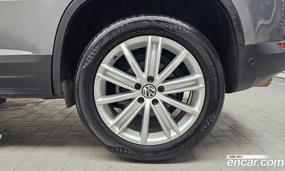 Volkswagen Tiguan 2013 2.0 Автомат в Москве № 215238, фото 9