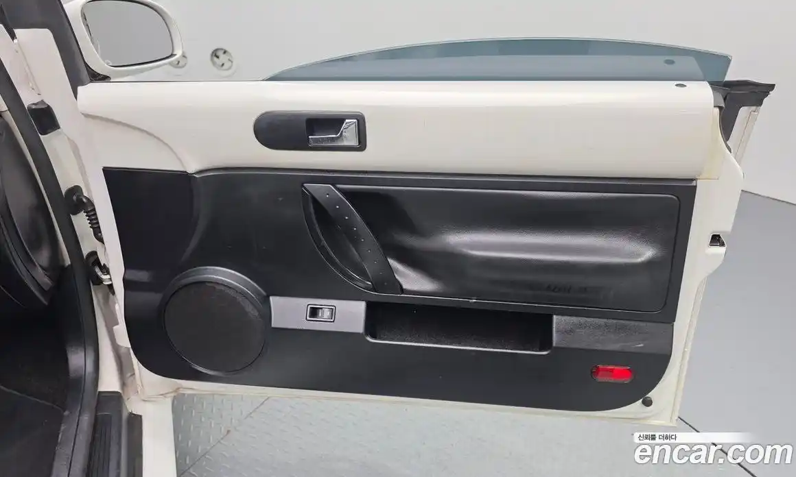 Volkswagen Beatle 2011 2.0 Автомат в Москве № 215340, фото 15