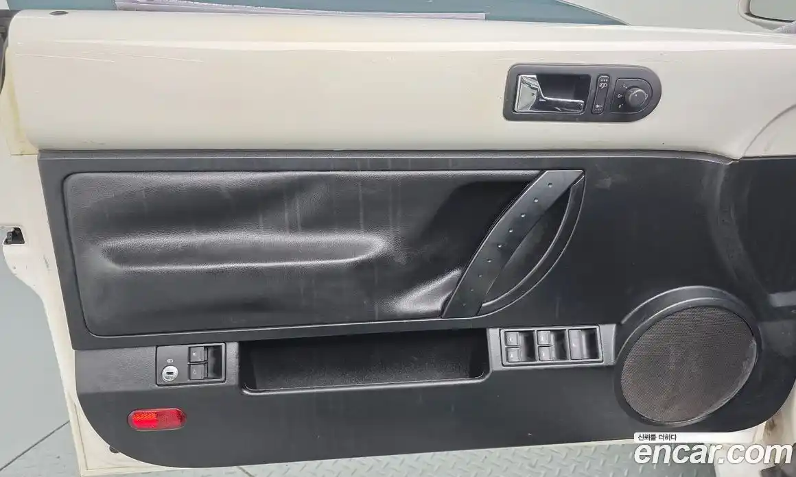 Volkswagen Beatle 2011 2.0 Автомат в Москве № 215340, фото 17