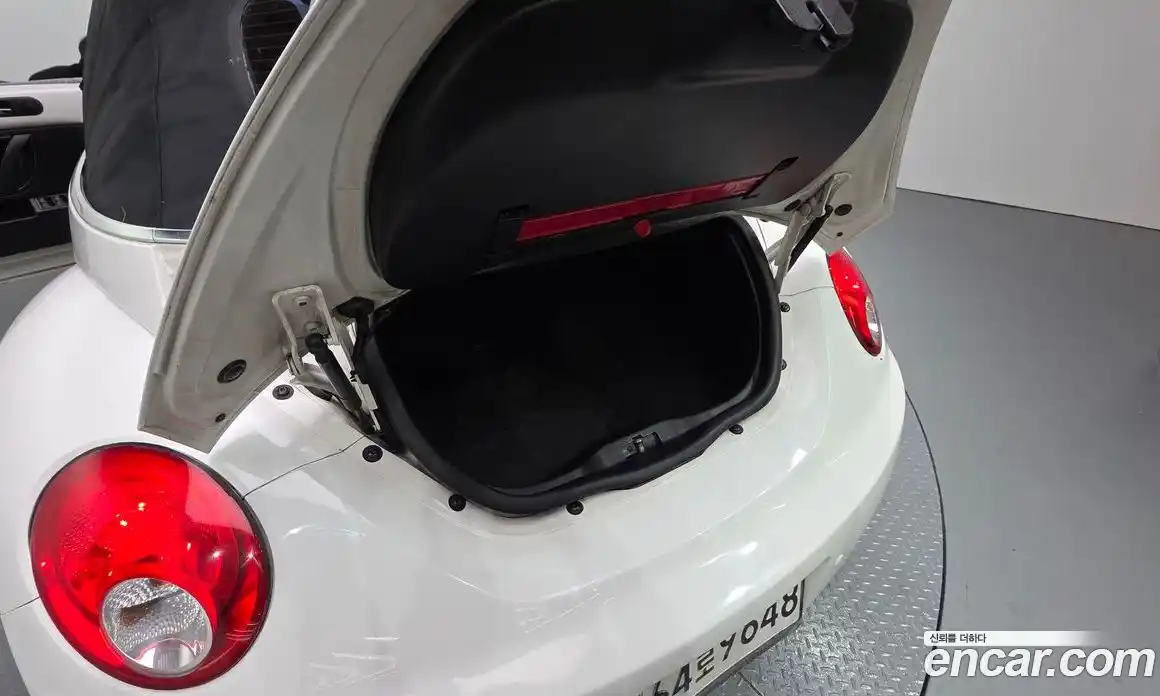 Volkswagen Beatle 2011 2.0 Автомат в Москве № 215340, фото 7