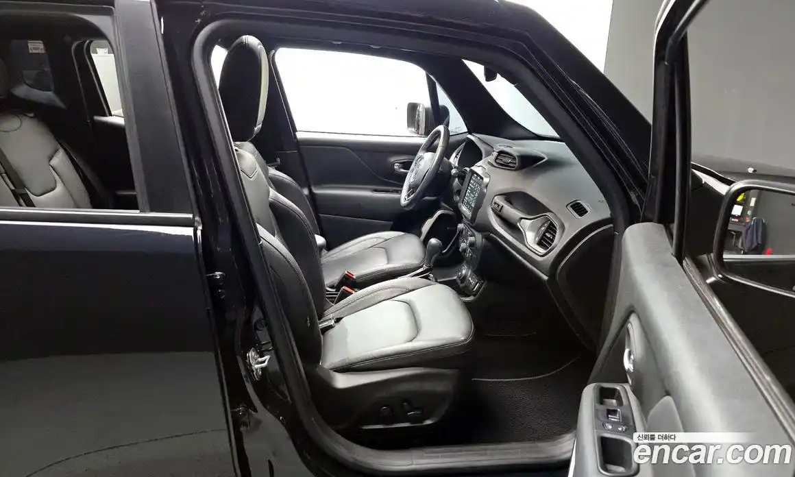 Jeep Renegade 2021 2.4 Автомат в Москве № 215503, фото 11