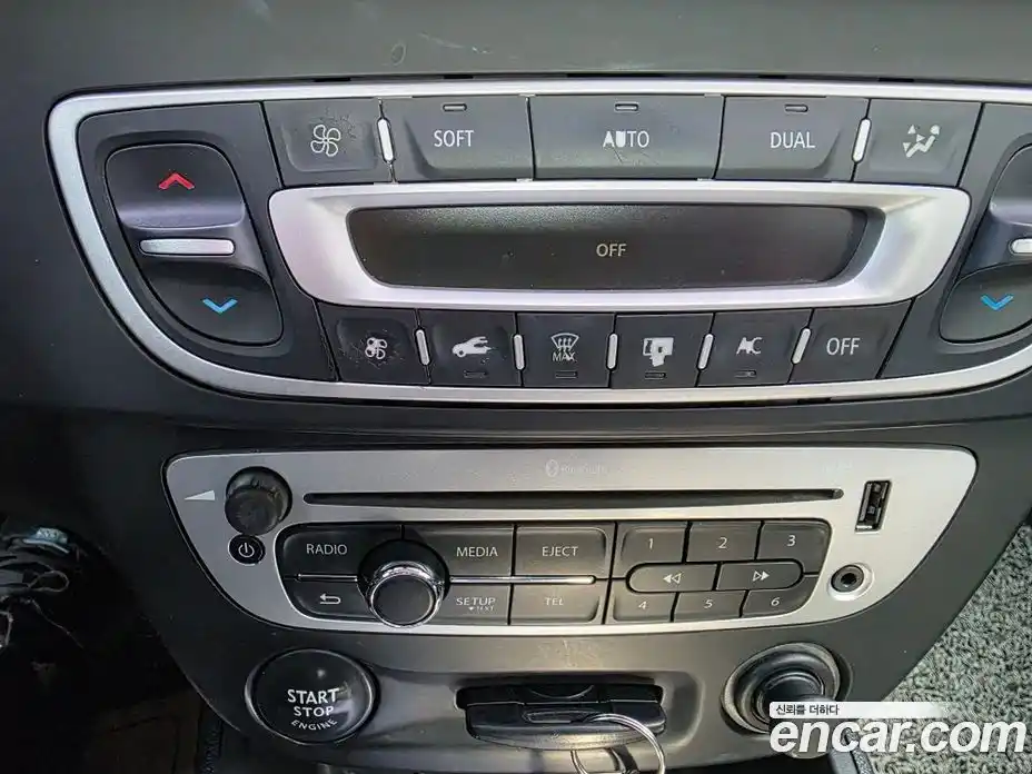 Renault SM3 2015 1.6 Автомат в Москве № 227425, фото 19