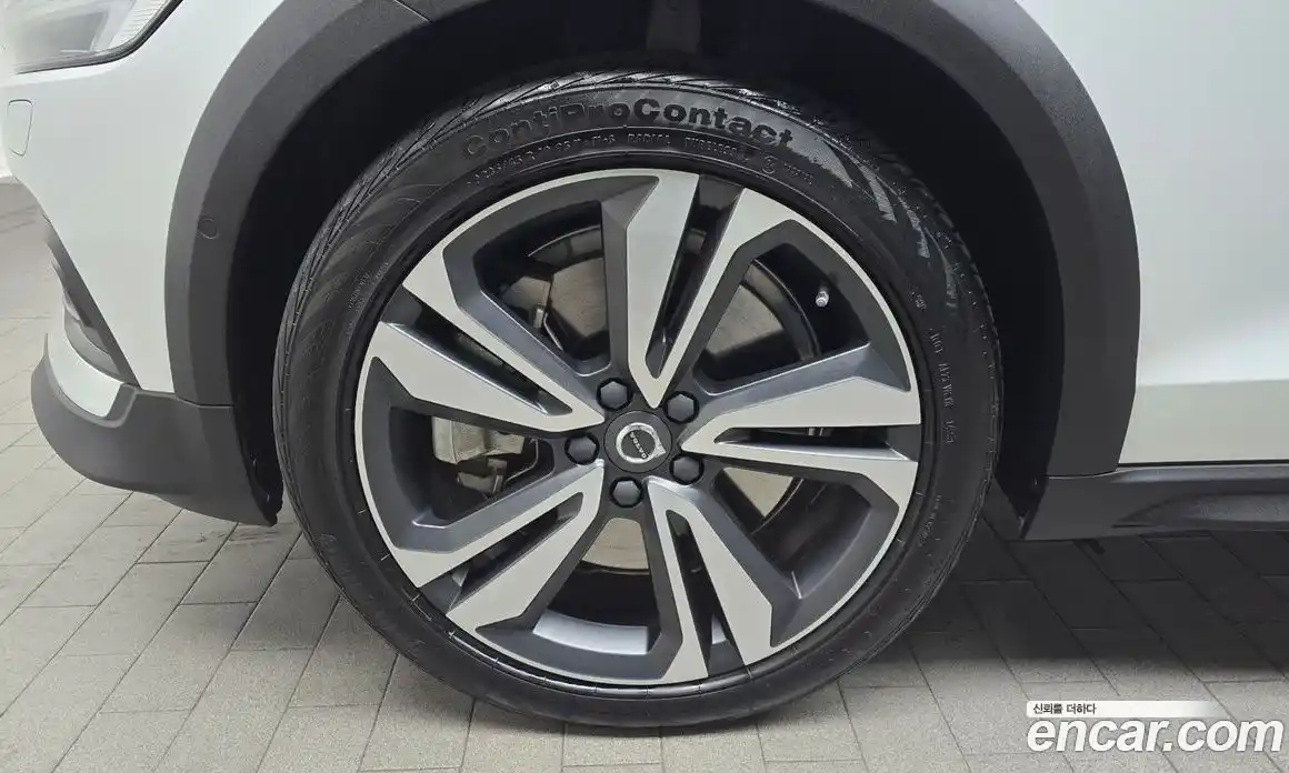 Volvo V60 2021 2.0 Автомат в Москве № 230457, фото 11