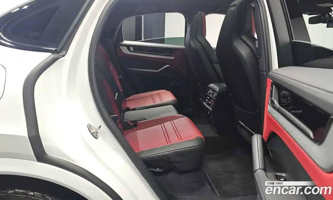 Porsche Cayenne 2024 3.0 Автомат в Москве № 230943, фото 12