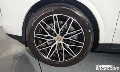 Porsche Cayenne 2024 3.0 Автомат в Москве № 230943, миниатюра 5