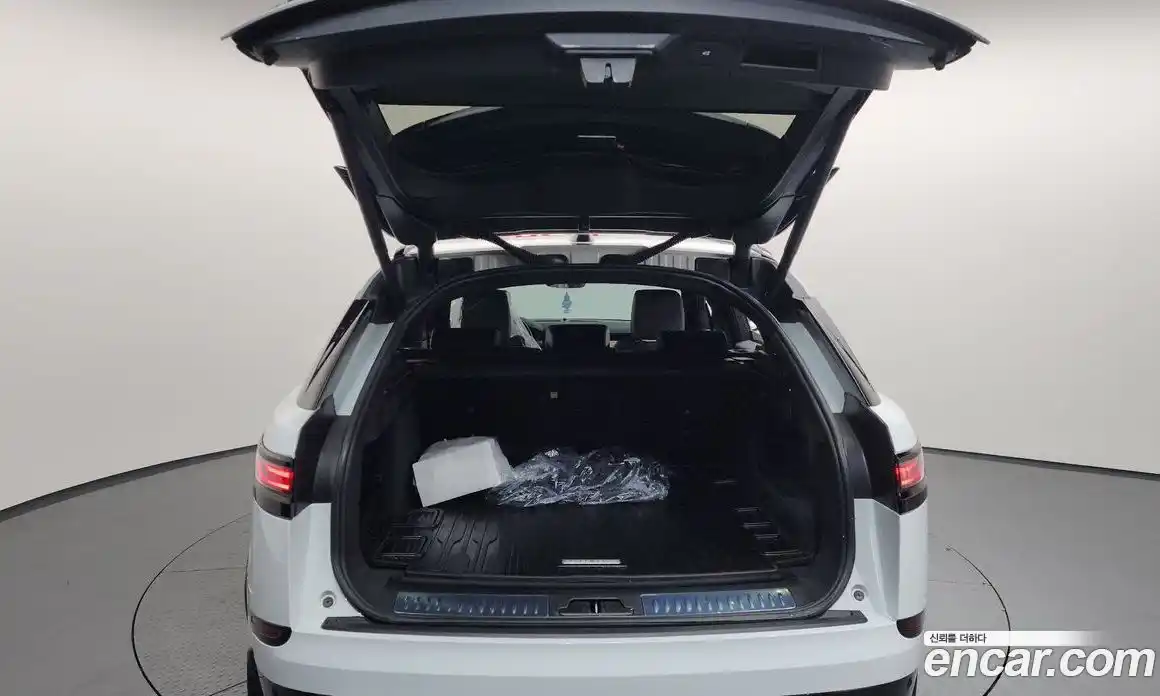 Land Rover Range-Rover Velar 2025 3.0 Автомат в Москве № 231187, фото 19