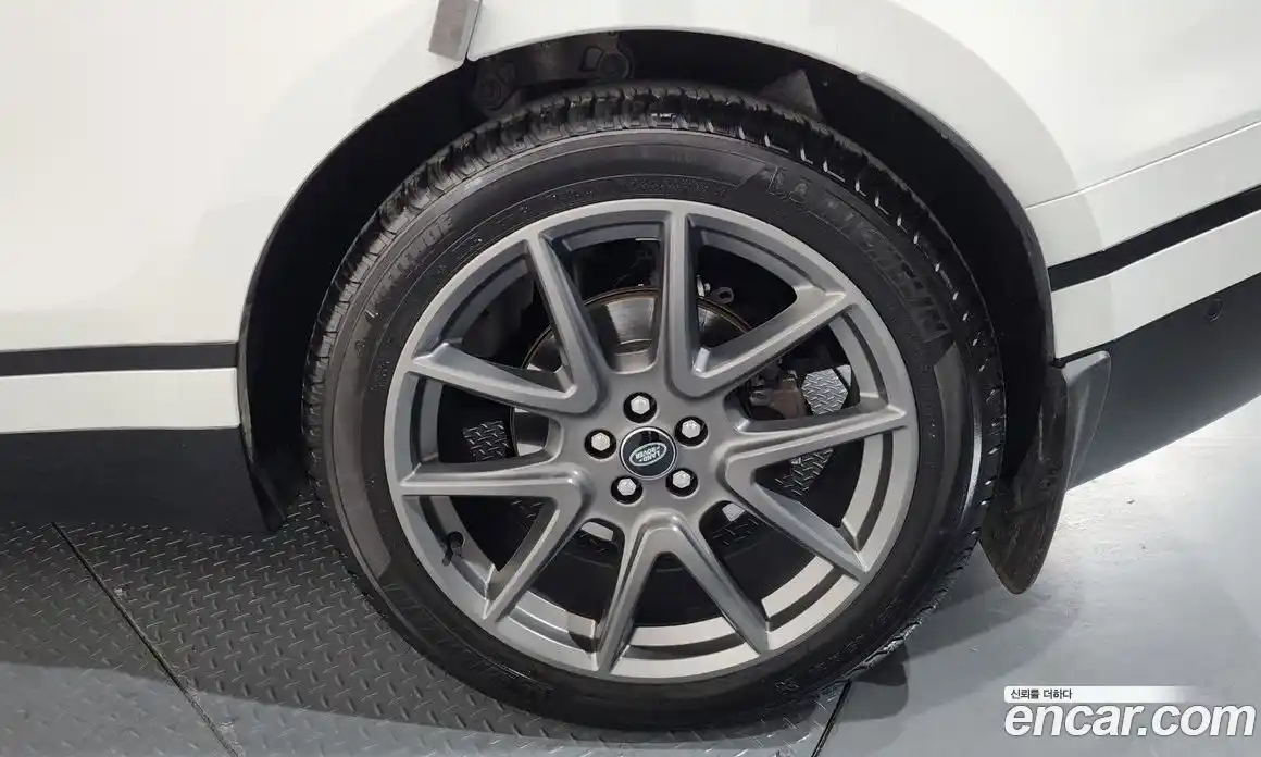 Land Rover Range-Rover Velar 2025 3.0 Автомат в Москве № 231187, фото 4