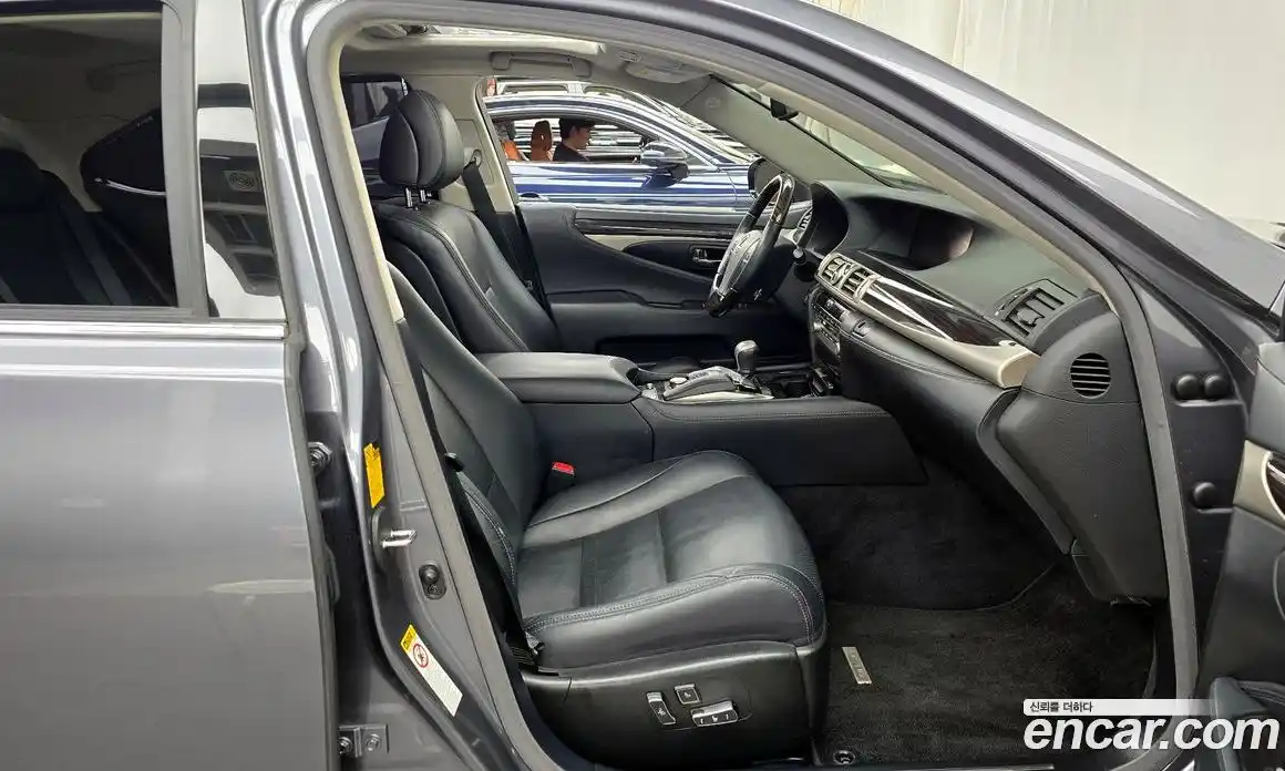 Lexus LS 2013 4.6 Автомат в Москве № 232016, фото 16