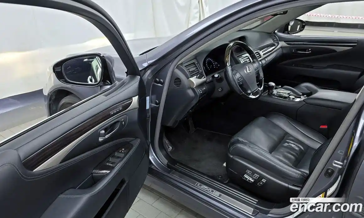 Lexus LS 2013 4.6 Автомат в Москве № 232016, фото 17