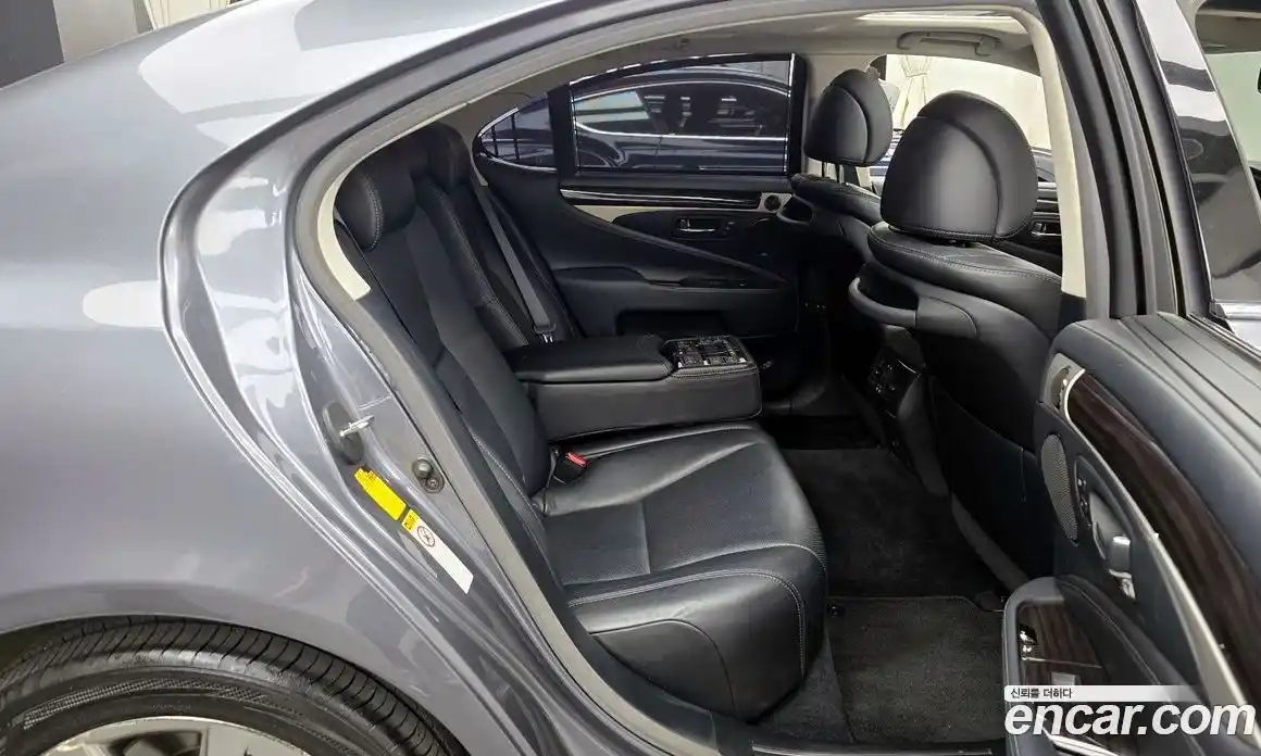 Lexus LS 2013 4.6 Автомат в Москве № 232016, фото 18