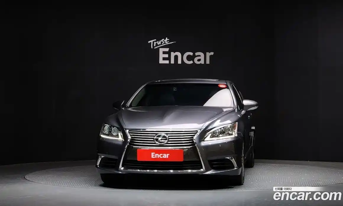 Lexus LS 2013 4.6 Автомат в Москве № 232016, фото 3