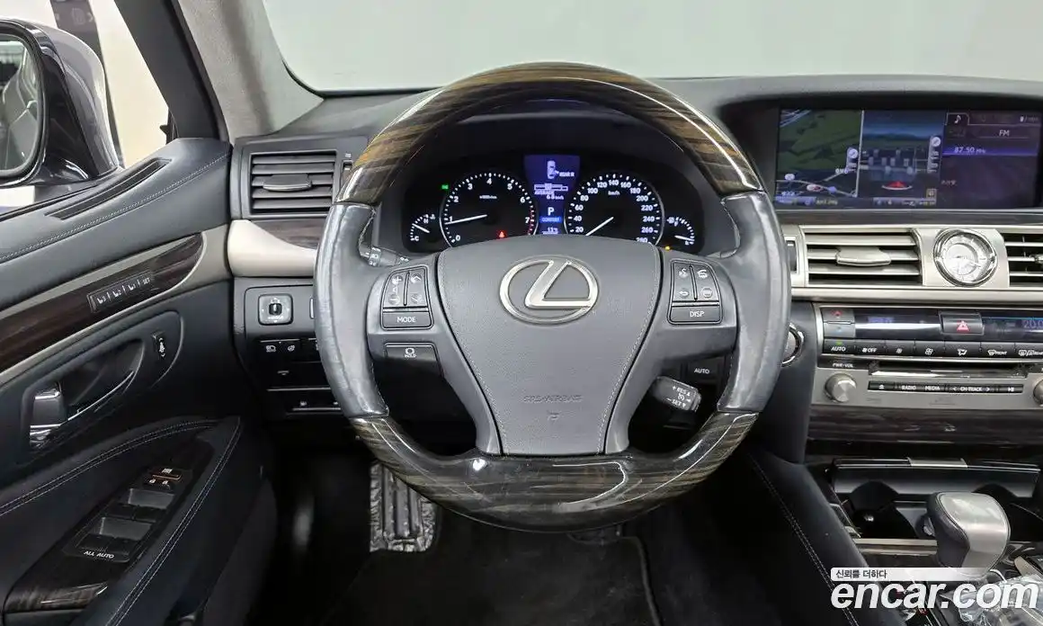 Lexus LS 2013 4.6 Автомат в Москве № 232016, фото 10