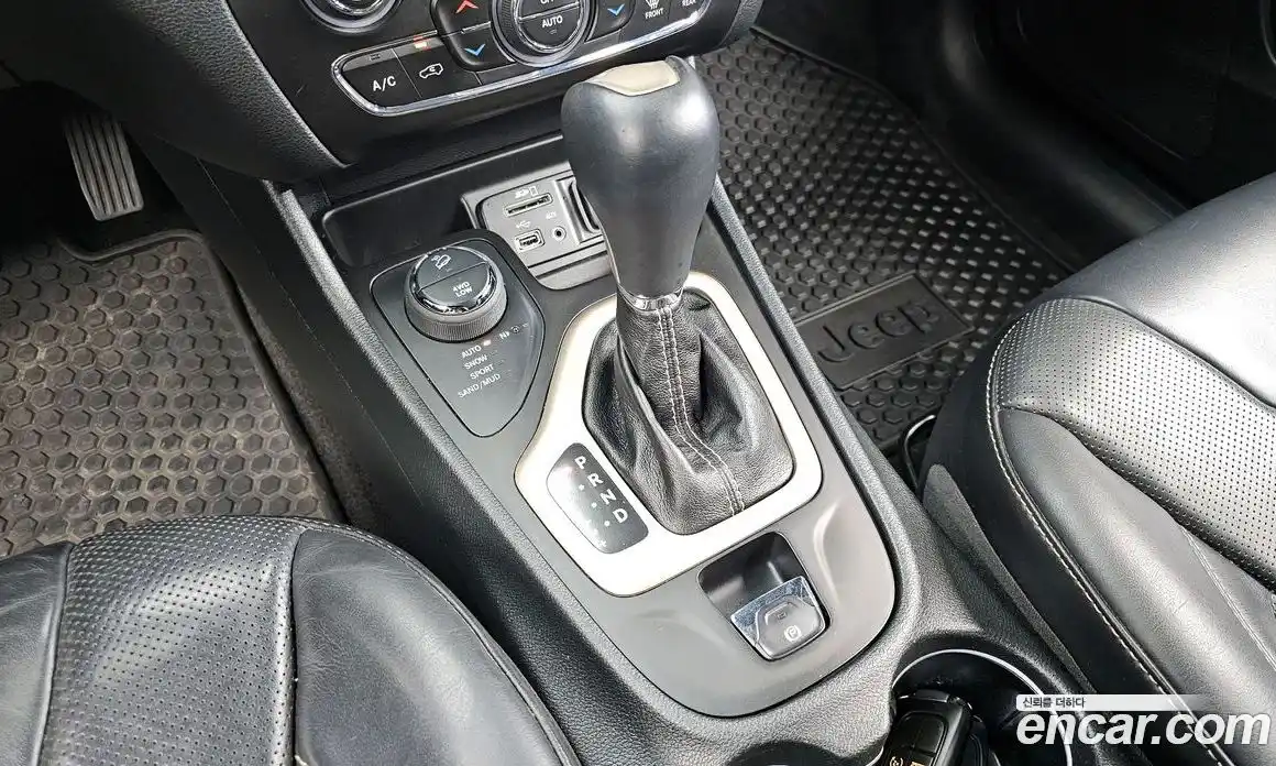 Jeep Cherokee 2015 2.0 Автомат в Москве № 232659, фото 15