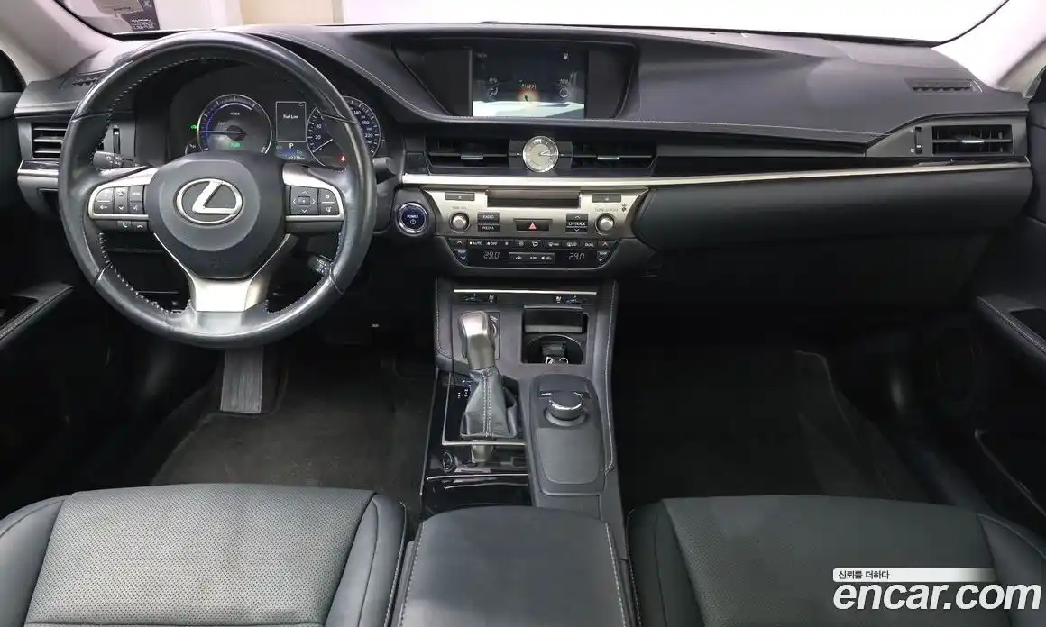 Lexus ES 2017 2.5 Автомат в Москве № 275657, фото 13