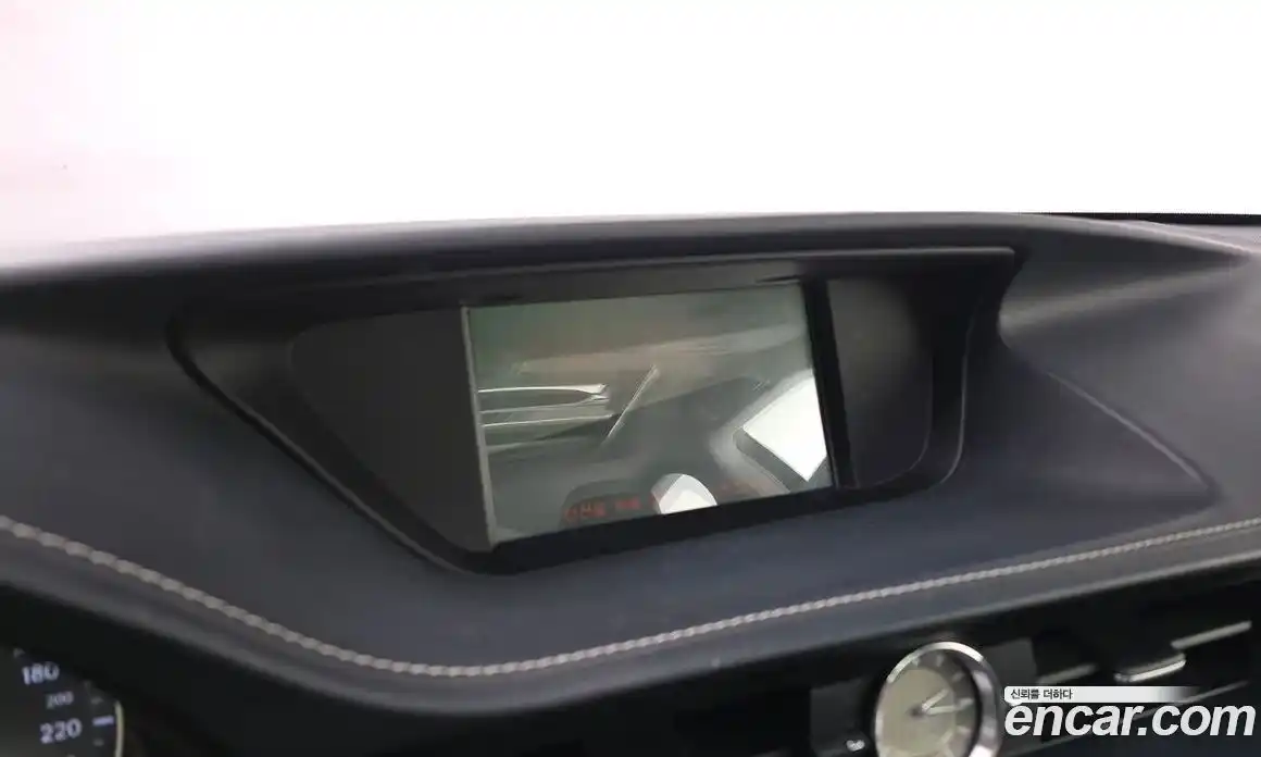 Lexus ES 2017 2.5 Автомат в Москве № 275657, фото 4